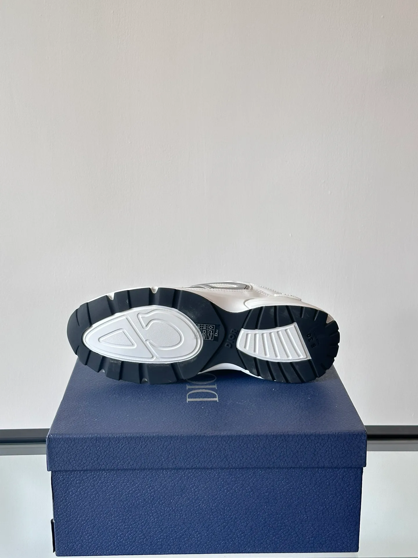 Men's Men's Shoes 💰p440 "Dio*" Dior B30 series sports shoes, multi-color mesh fabric and multi-color technical fabrics, this season's new B30 low-top sports shoes are one of the flagship styles of the series. Crafted from multicolor mesh and technical fabrics, it's finished with a reflective "CD30" graphic and silver-toned "DIOR B30" and "CD30" logos on the heel and tongue. An extra-light, sculpted rubber sole with signature accents adds style, while internal stretch details create ideal comfort. It can be matched with various casual styles to show a fashionable and modern sports style. Size: 38-44 (45-46 customized)